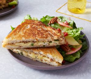 Toast med gruyèreost och grönsaker